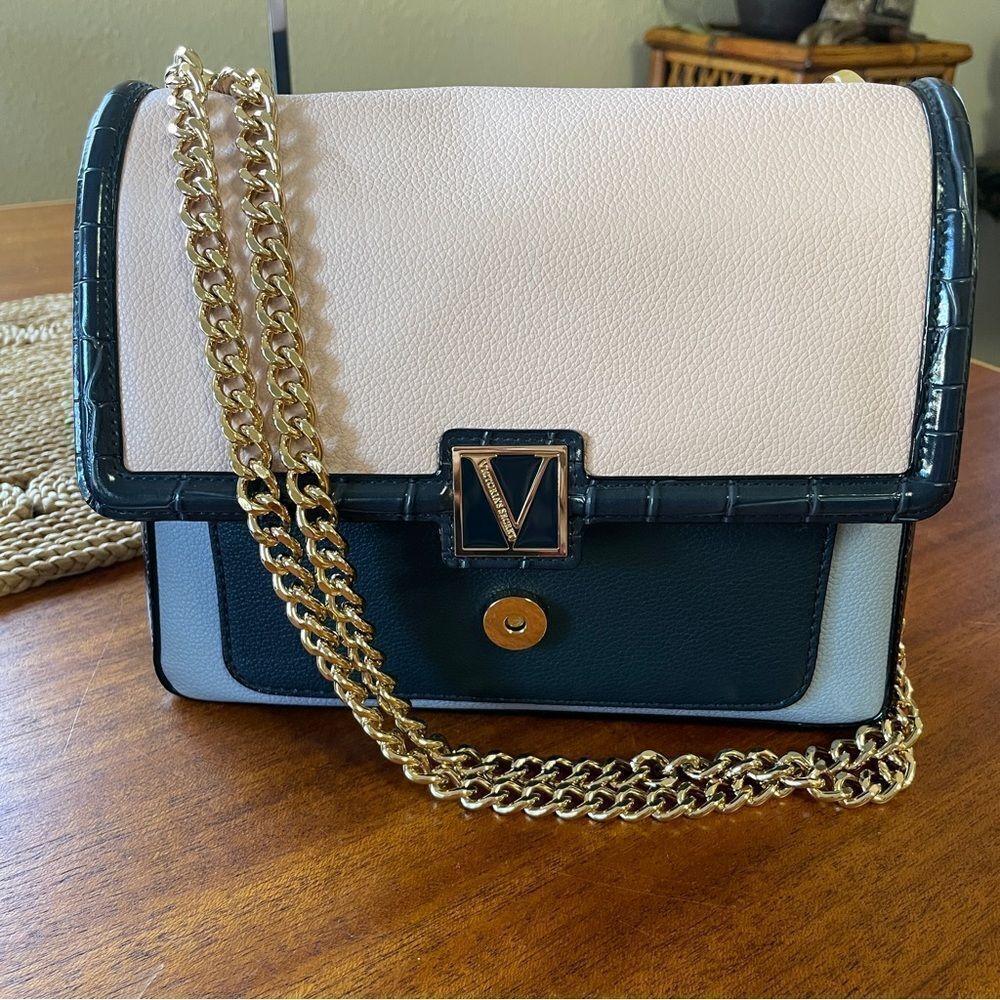 NWOT Victoria’s Secret Shoulder Or Crossbody Gold Chain Purse Blue Pink